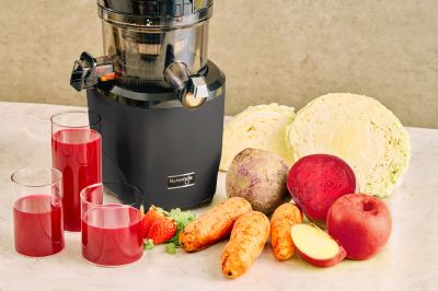 Kuvings AUTO10S бавнооборотна сокоизстисквачка-тип свободни ръце + комплект приставки за смути и сорбе/сладолед